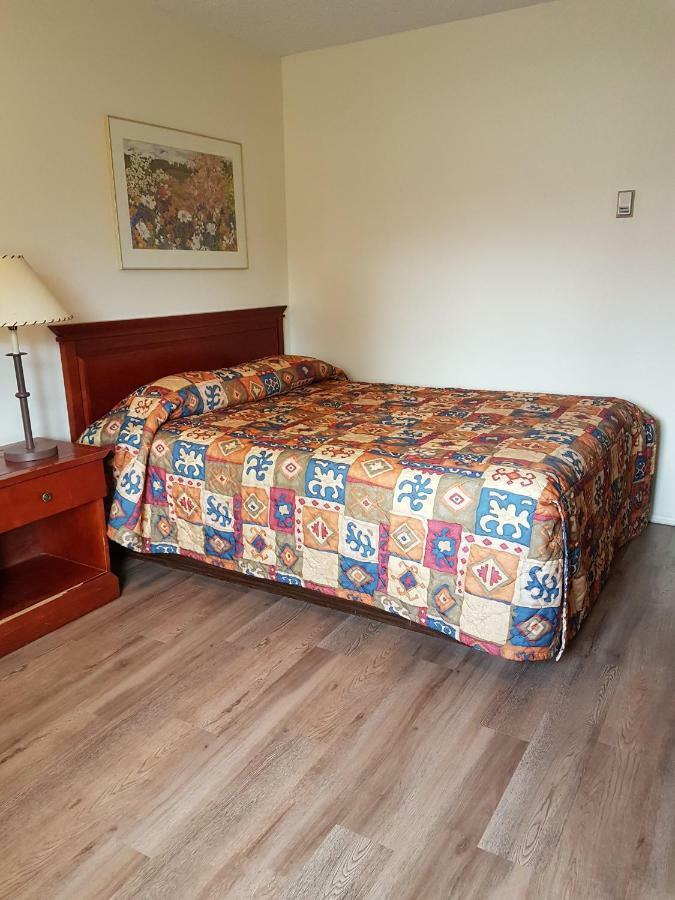 Akai Motel Canmore Esterno foto