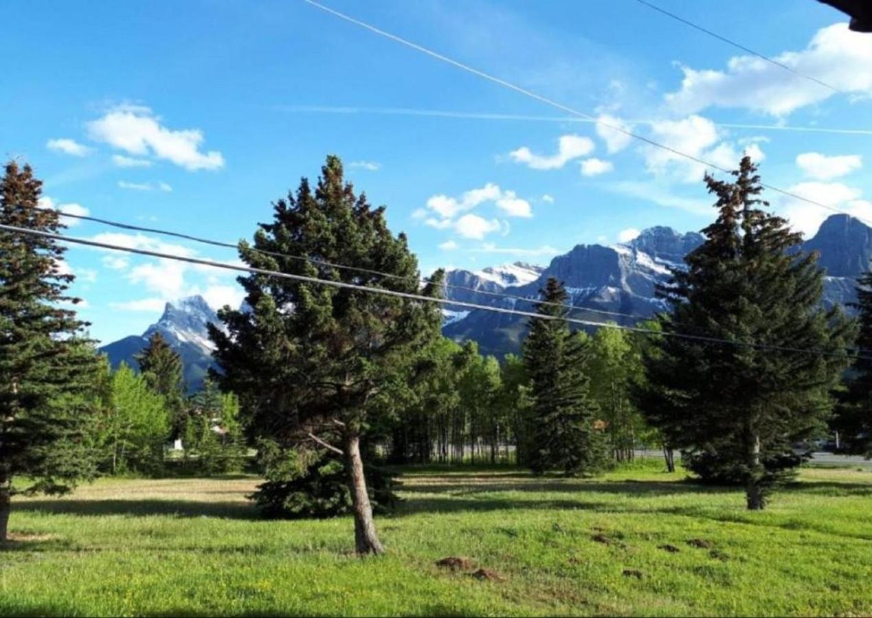 Akai Motel Canmore Esterno foto